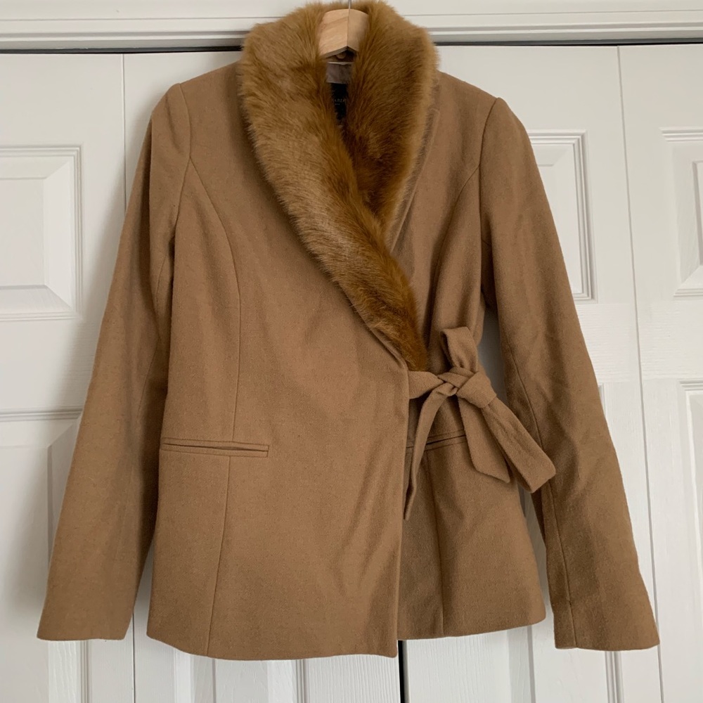 Faux fur collar, tie coat from BR
